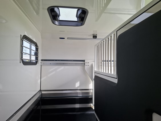 Ameline HARAS 5 PLACES RENAULT MASTER -  DCI 170 CV - 2.0 L - L4 -  BVA Blanc