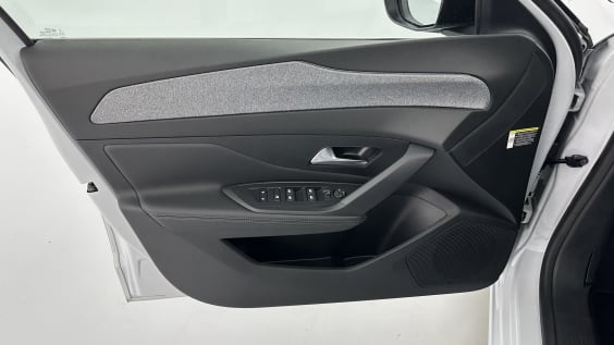 Peugeot 308 308 1.2 Hybrid 136ch Allure e-DCS6 Blanc Okenite