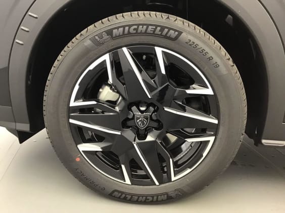 Peugeot 5008 Gt 1.2 HYBRID 145 Noir Perla