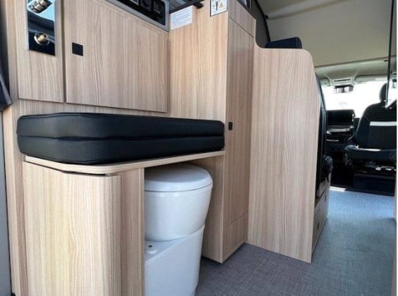 Stylevan Emotion BELIZE NEW FORD CUSTOM 2.0L 170 CV BVA 8 RAPPORTS 4X4 Gris Matter 