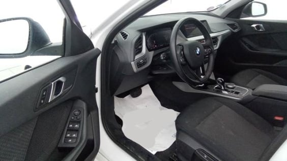 BMW Serie 1 F40 116i 109 ch DKG7 Mineralweiss