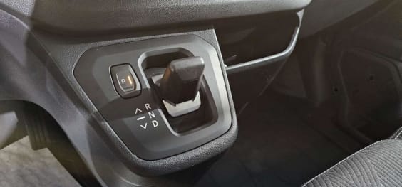 Nissan PRIMASTAR COMBI Primastar Combi L2H1 3.0t 2.0 dCi 170 S/S BVA9 N-Connecta Gris Comète