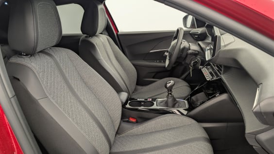 Peugeot 2008 PureTech 100 S&S BVM6 Allure Rouge Elixir