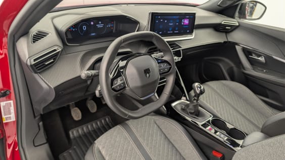 Peugeot 2008 PureTech 100 S&S BVM6 Allure Rouge Elixir
