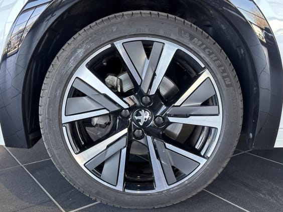 Peugeot 208 PureTech 130 S&S EAT8 GT Blanc Nacre