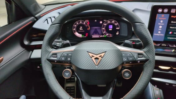 Cupra Terramar Terramar 1.5 ETSI HYBRID 150 CH DSG7 V Noir Minuit