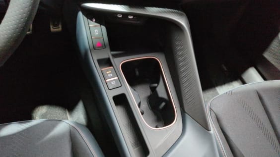 Cupra Terramar Terramar 1.5 ETSI HYBRID 150 CH DSG7 V Noir Minuit