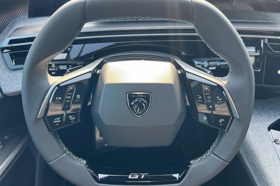 Peugeot 3008 Hybrid 145 e-DCS6 GT Gris Artense / Toit Noir