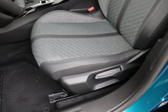Peugeot 2008 Allure 1.2 Turbo 100 hp Man.6 Blue