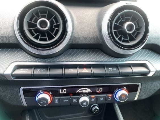 Audi Q2 35 TDI 150 S tronic 7 S line Argent Rosée