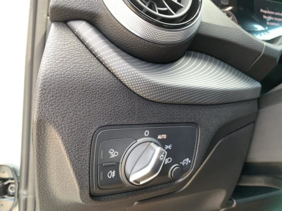 Audi Q2 35 TDI 150 S tronic 7 S line Argent Rosée