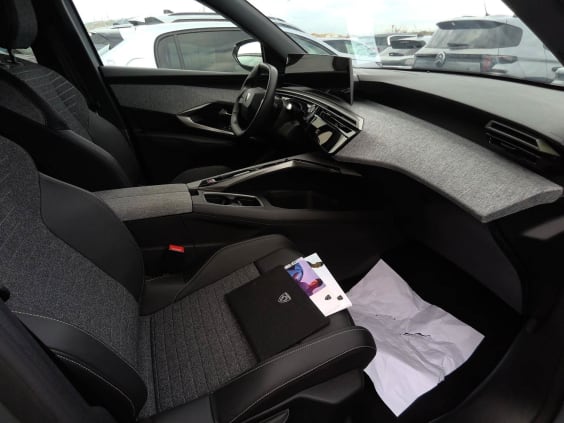 Peugeot 3008 Hybrid 136 e-DCS6 Allure gris artense