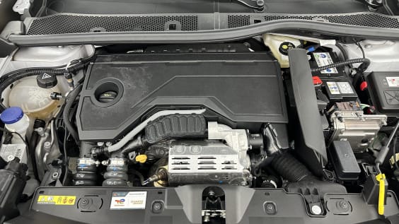 Peugeot 2008 2008 II 1.2 Hybrid 145ch Allure e-DCS6 Blanc Okenite