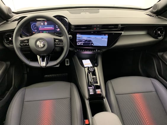 Alfa Romeo Junior 1.2 Ibrida 145 ch e-DCT6 Ti Noir Tortona