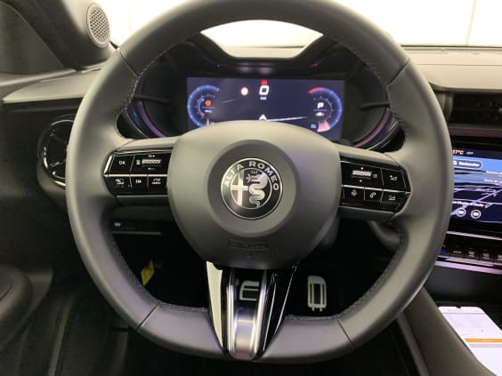 Alfa Romeo Junior 1.2 Ibrida 145 ch e-DCT6 Ti Noir Tortona