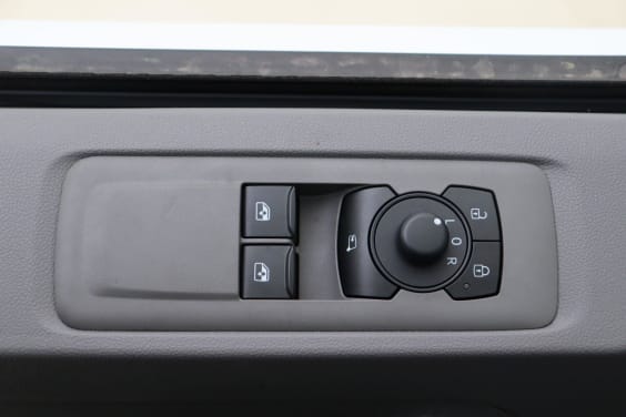 Volkswagen Transporter T7 Fourgon 3500 mm 2.0 TDI 150 hp Aut.8 White