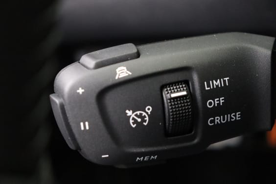 Peugeot 2008 Allure Hybrid 145 hp e-DSC6 Grey