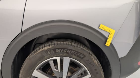 Peugeot 5008 Hybrid 136 e-DCS6 Allure Pack Gris Artense / Toit Noir