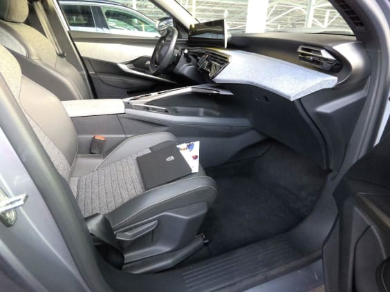 Peugeot 3008 Hybrid 136 e-DCS6 Allure gris artense