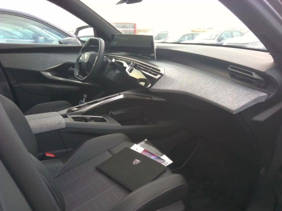 Peugeot 3008 Hybrid 145 e-DCS6 GT gris artense