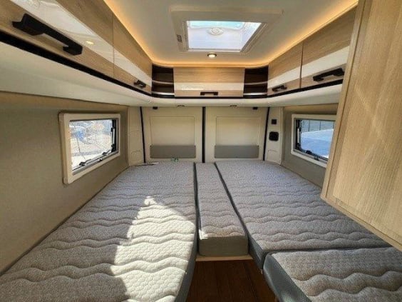 Campérêve MAGELLAN 746 PEUGEOT BOXER 2.2 L - 140 CV - BVA Blanc