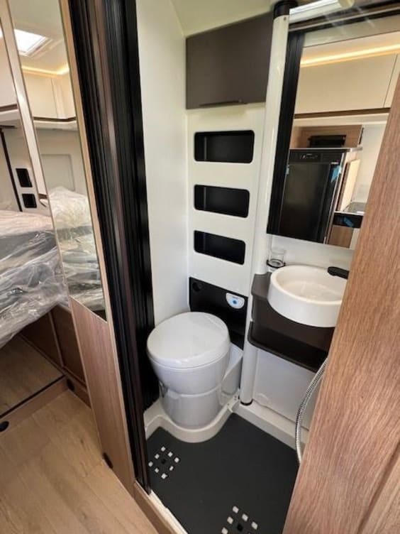 Campérêve MAGELLAN 746 PEUGEOT BOXER 2.2 L - 140 CV - BVA Blanc