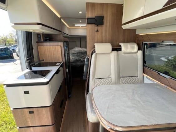 Campérêve MAGELLAN 746 PEUGEOT BOXER 2.2 L - 140 CV - BVA Blanc