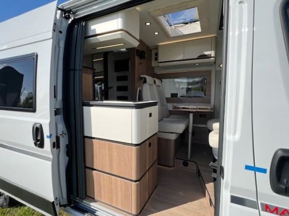 Campérêve MAGELLAN 746 PEUGEOT BOXER 2.2 L - 140 CV - BVA Blanc