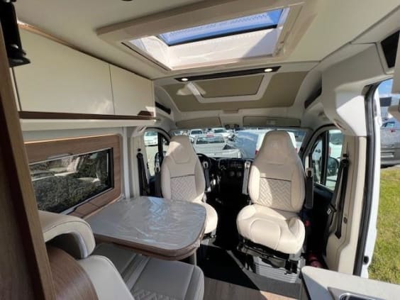 Campérêve MAGELLAN 746 PEUGEOT BOXER 2.2 L - 140 CV - BVA Blanc