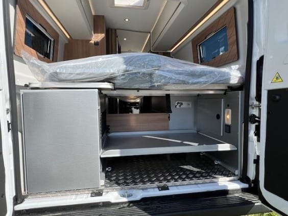 Campérêve MAGELLAN 746 PEUGEOT BOXER 2.2 L - 140 CV - BVA Blanc
