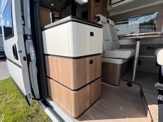 Campérêve MAGELLAN 746 PEUGEOT BOXER 2.2 L - 140 CV - BVA Blanc