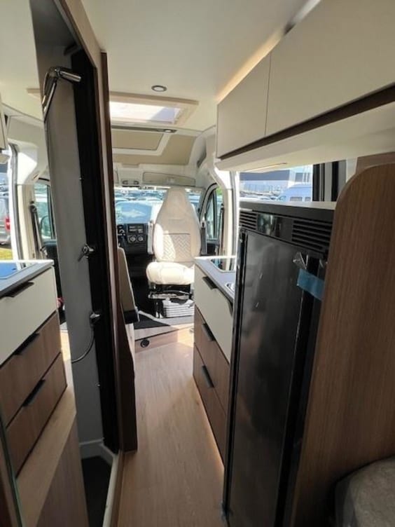 Campérêve MAGELLAN 746 PEUGEOT BOXER 2.2 L - 140 CV - BVA Blanc