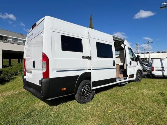 Campérêve MAGELLAN 746 PEUGEOT BOXER 2.2 L - 140 CV - BVA Blanc