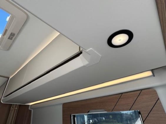 Campérêve MAGELLAN 746 PEUGEOT BOXER 2.2 L - 140 CV - BVA Blanc