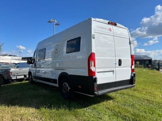 Campérêve MAGELLAN 746 PEUGEOT BOXER 2.2 L - 140 CV - BVA Blanc
