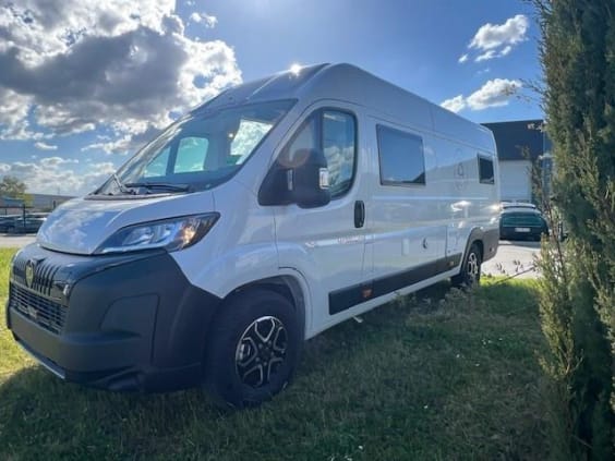 Campérêve MAGELLAN 746 PEUGEOT BOXER 2.2 L - 140 CV - BVA Blanc