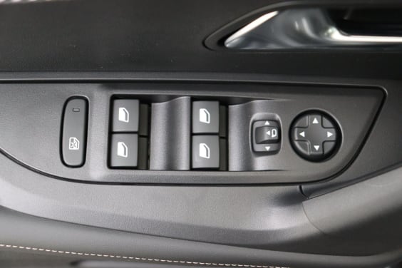 Peugeot 2008 Allure Hybrid 145 hp e-DSC6 Grey