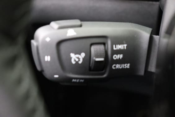 Peugeot 2008 Allure Hybrid 145 hp e-DSC6 Grey