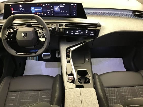 Peugeot 3008 GT 1.2 HYBRID 145 gris artense