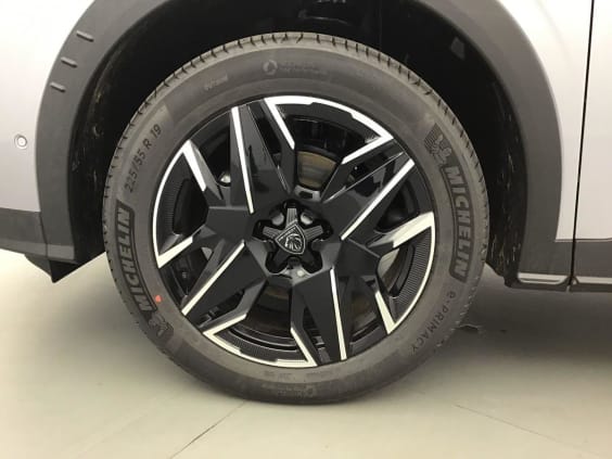 Peugeot 3008 GT 1.2 HYBRID 145 gris artense