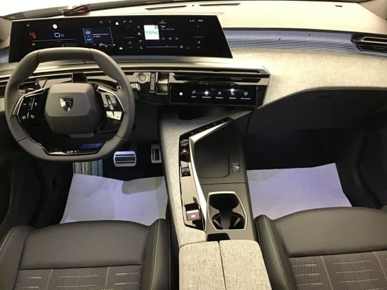 Peugeot 3008 GT 1.2 HYBRID 145 Gris Titane