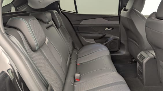 Peugeot 408 Hybrid 136 e-DCS6 Allure Noir Perla Nera