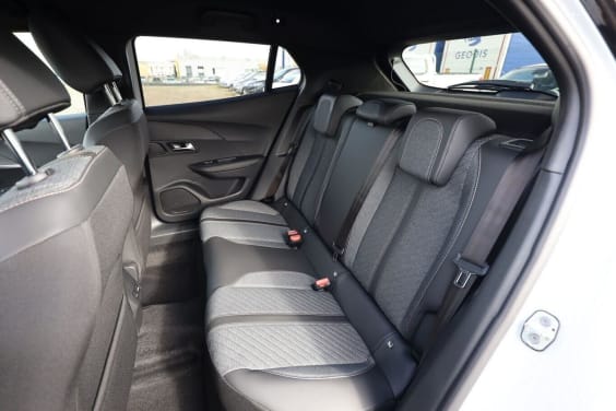 Peugeot 2008 HYBRID 145 ALLURE Blanc