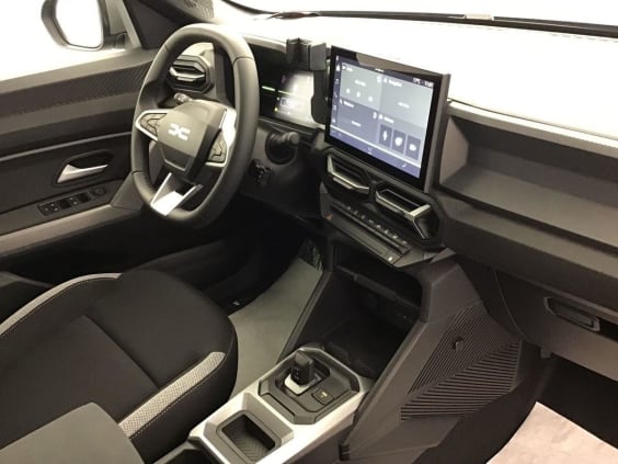 Dacia DUSTER Journey + Techno Pack 1.8 HYBRID 155 Noir Nacre