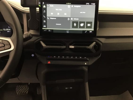 Dacia DUSTER Journey + Techno Pack 1.8 HYBRID 155 Noir Nacre