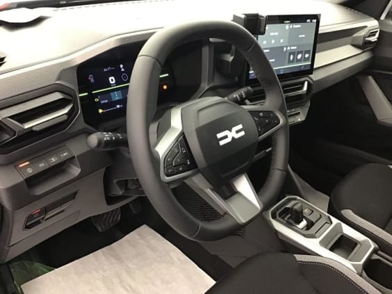 Dacia DUSTER Journey + Techno Pack 1.8 HYBRID 155 Noir Nacre