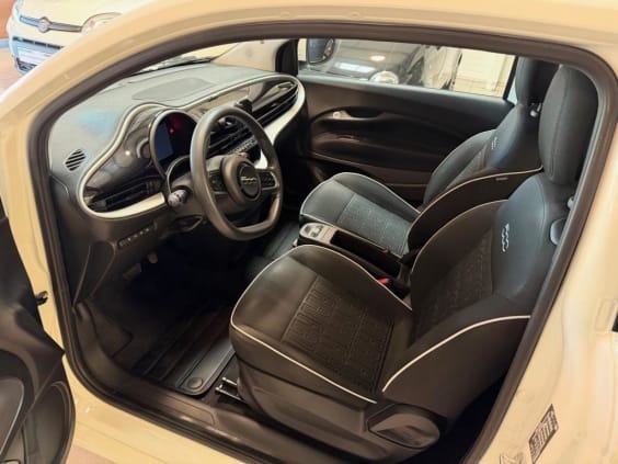 Fiat 500e BERLINE MY22 SERIE 1 STEP 1 500 e 95 ch Action Blanc