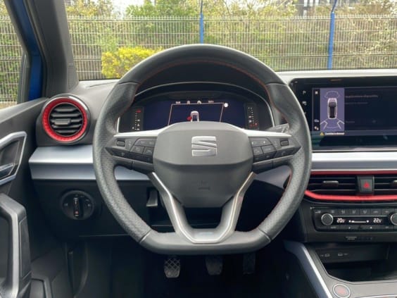 Seat Arona ARONA 1.0 TSI 115CH FR SPECIAL EDITION Bleu Saphir Metal / Toit Blanc
