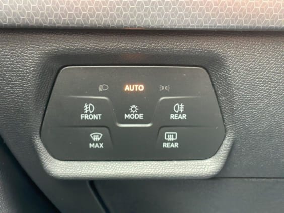 Seat LEON ST 2.0 TDI 115 BVM6 Business Bleu Fjord