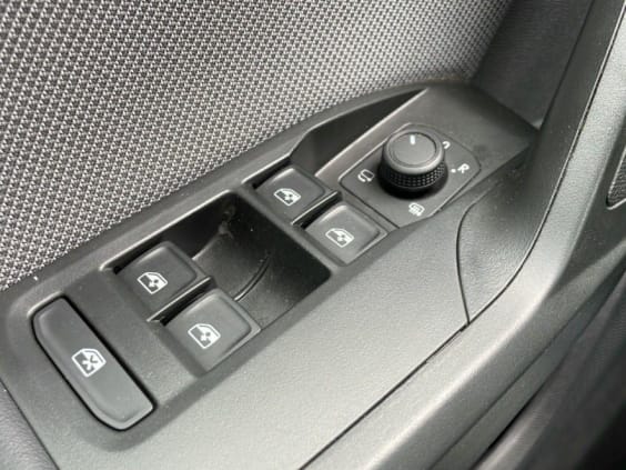Seat LEON ST 2.0 TDI 115 BVM6 Business Bleu Fjord